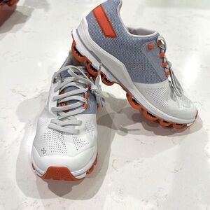 On cloud cloudsurfer shoes